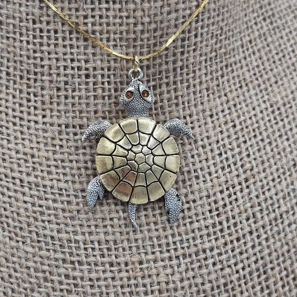 Two Tone Articulated Turtle Pendant Necklace Gold-tone Chain Vintage - Picture 2 of 4